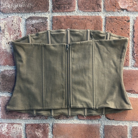 SKIMS OUTDOOR CORSET IN ARMY . NWT SIZE 4X - Picture 8 of 14